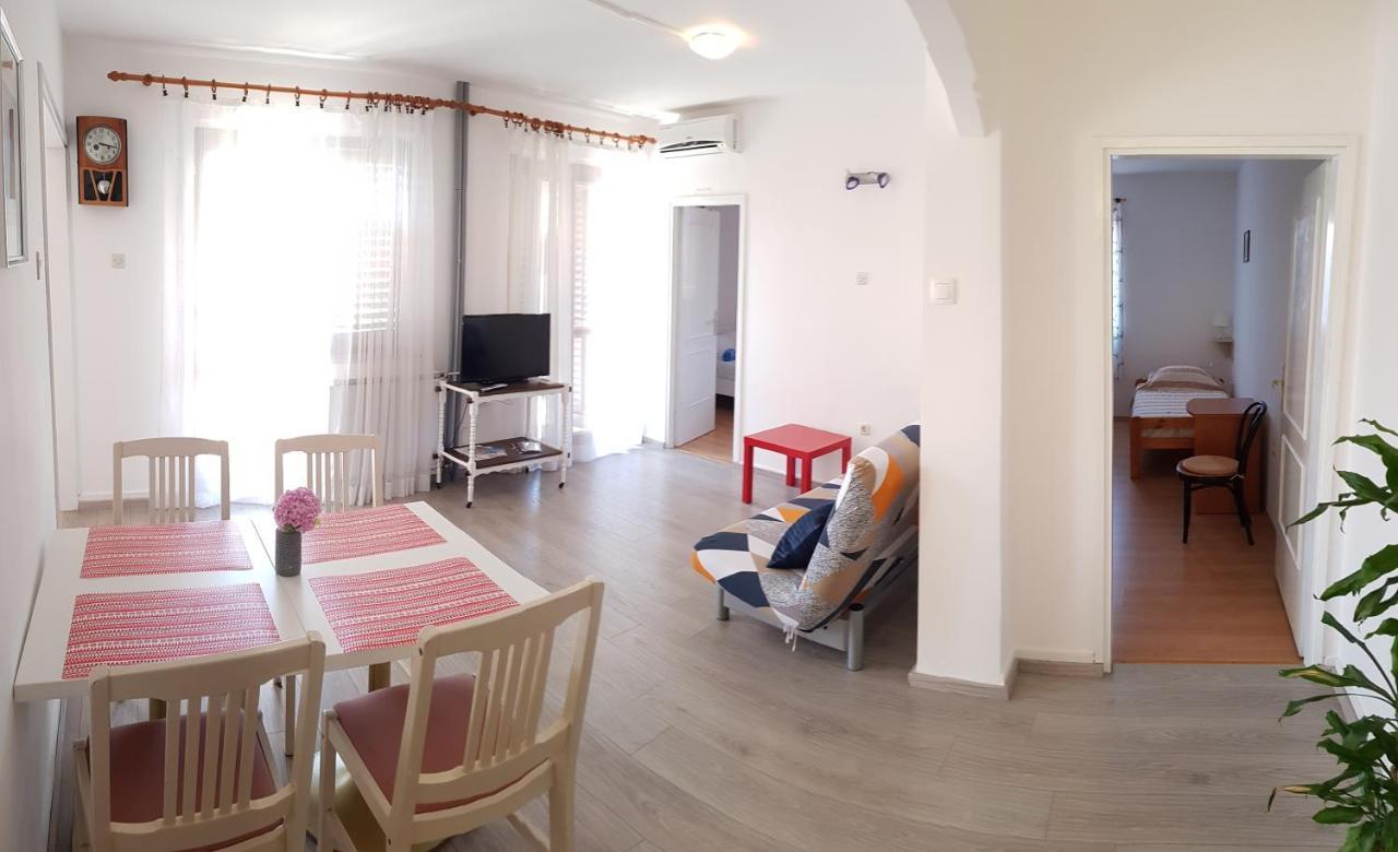 Apartments Lori ポレッチ エクステリア 写真